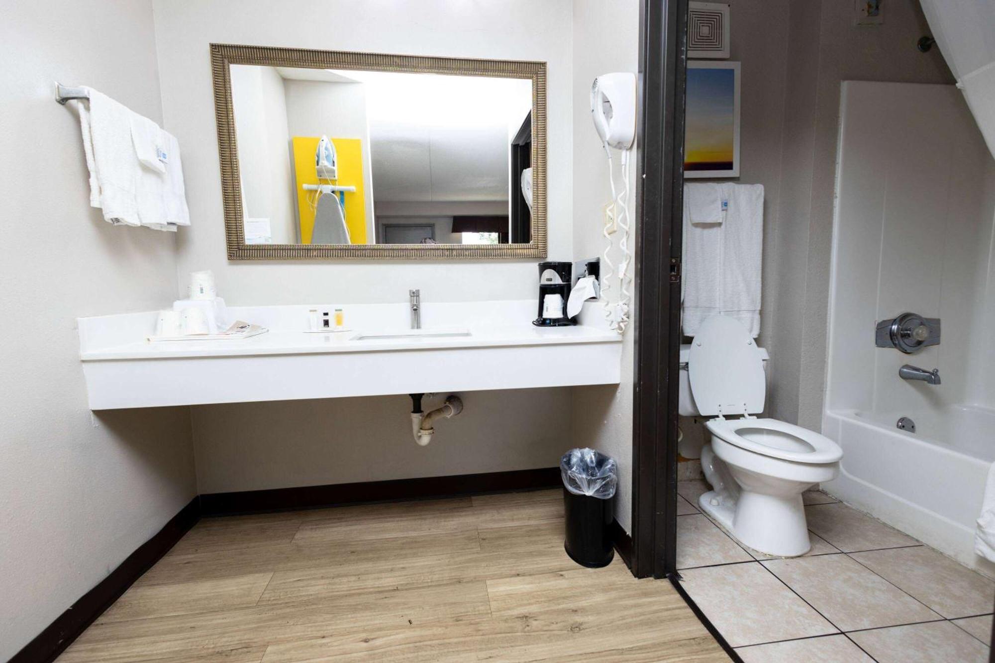 Days Inn By Wyndham Dayton Huber Heights Northeast Ngoại thất bức ảnh