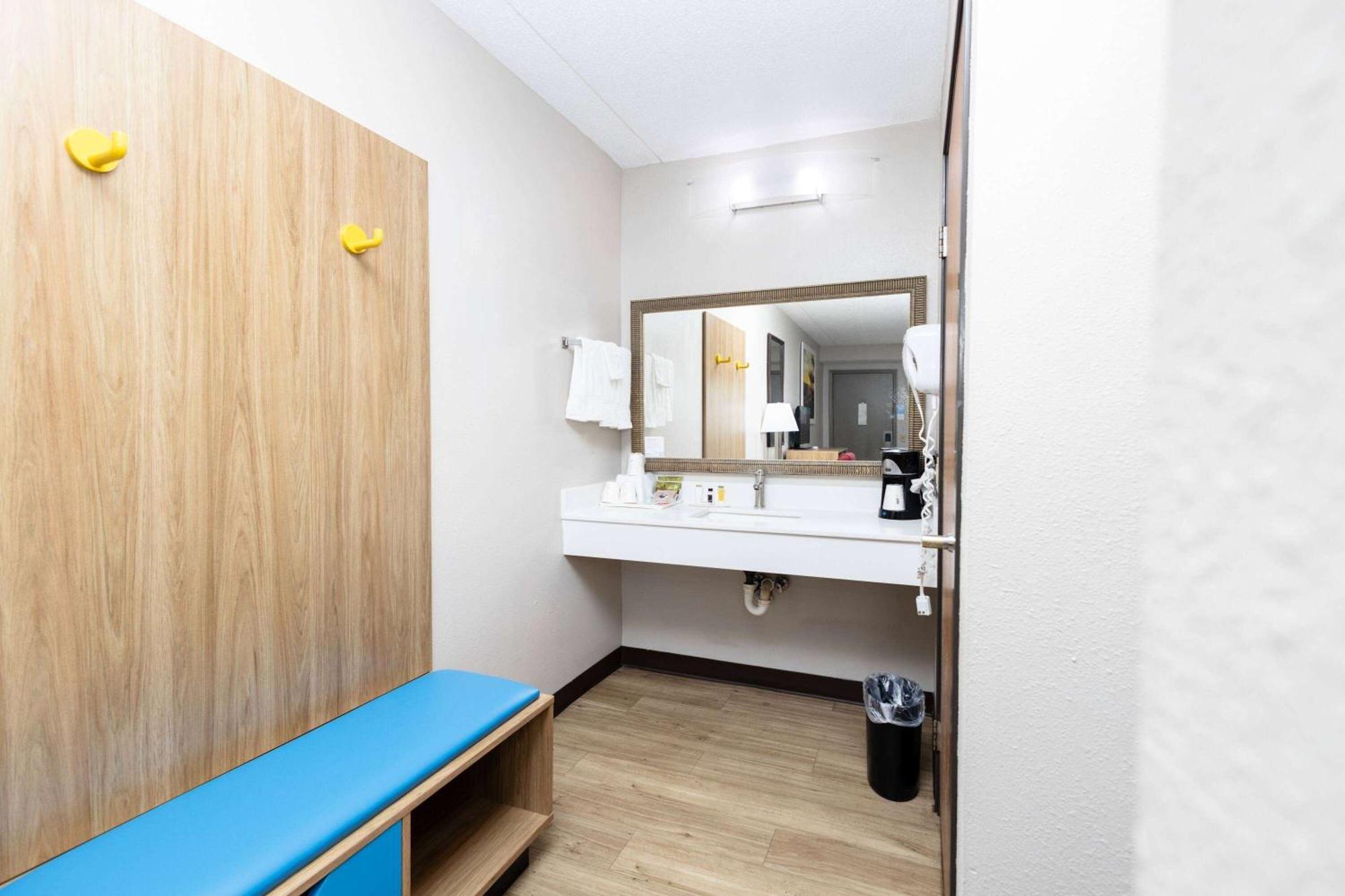 Days Inn By Wyndham Dayton Huber Heights Northeast Ngoại thất bức ảnh